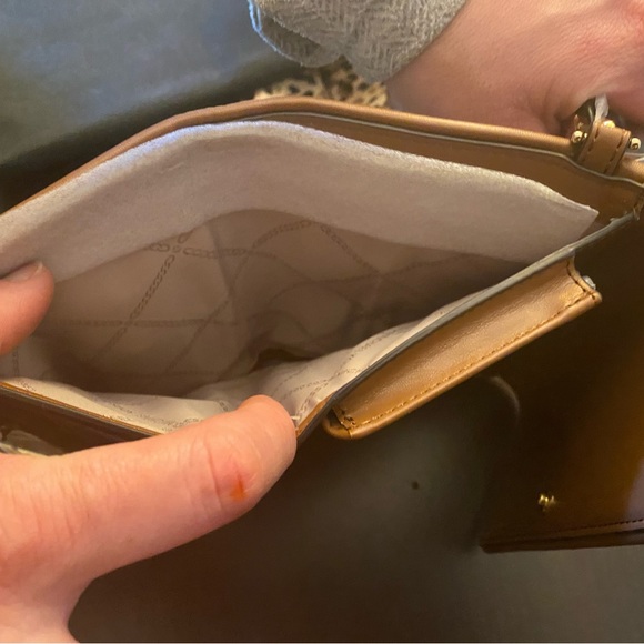 AUTHENTIC LG FLAp phn wristlet MK WALLET org $158 - Picture 6 of 10